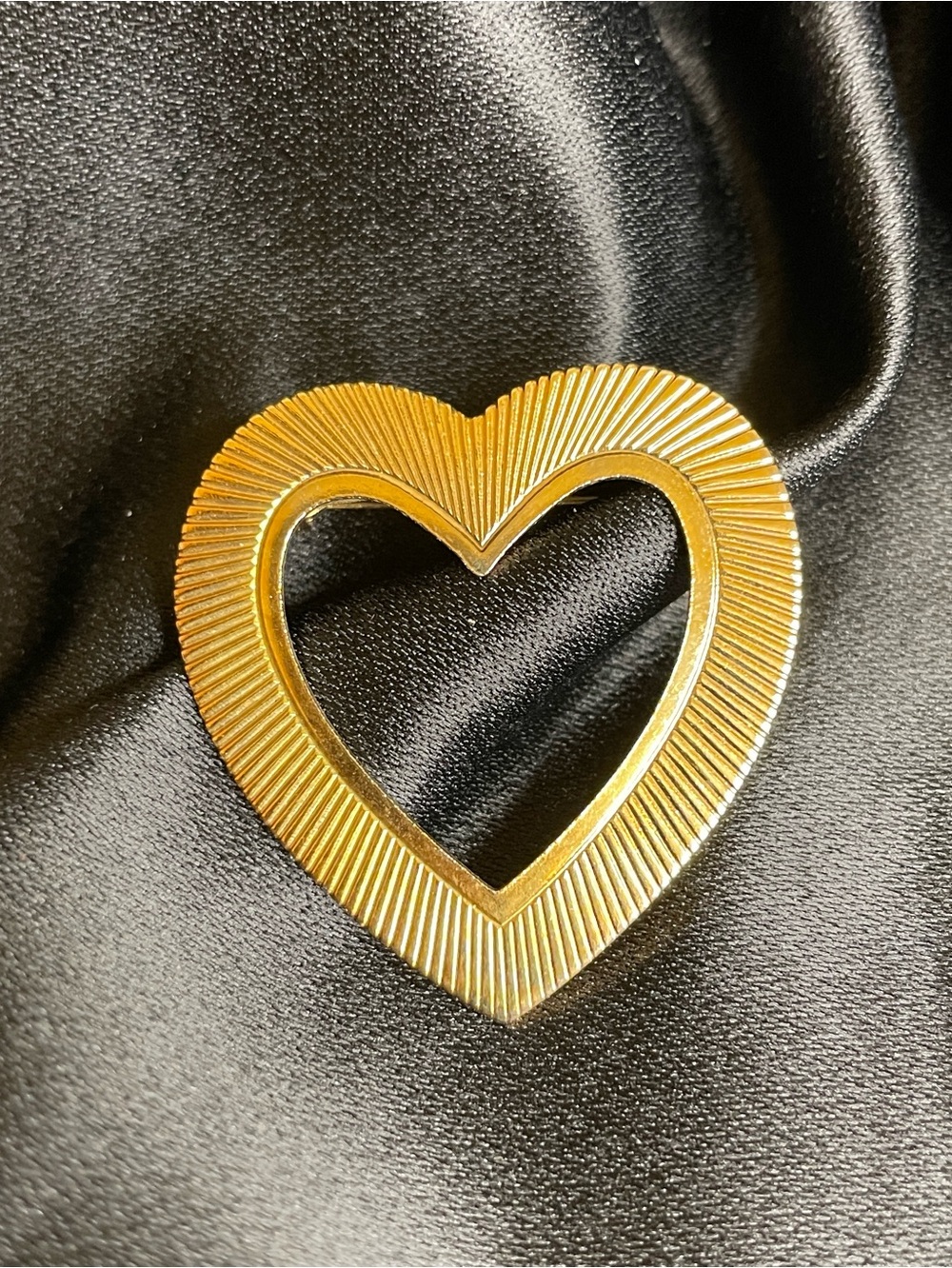 VINTAGE MCM Textured Heart Shaped Brooch